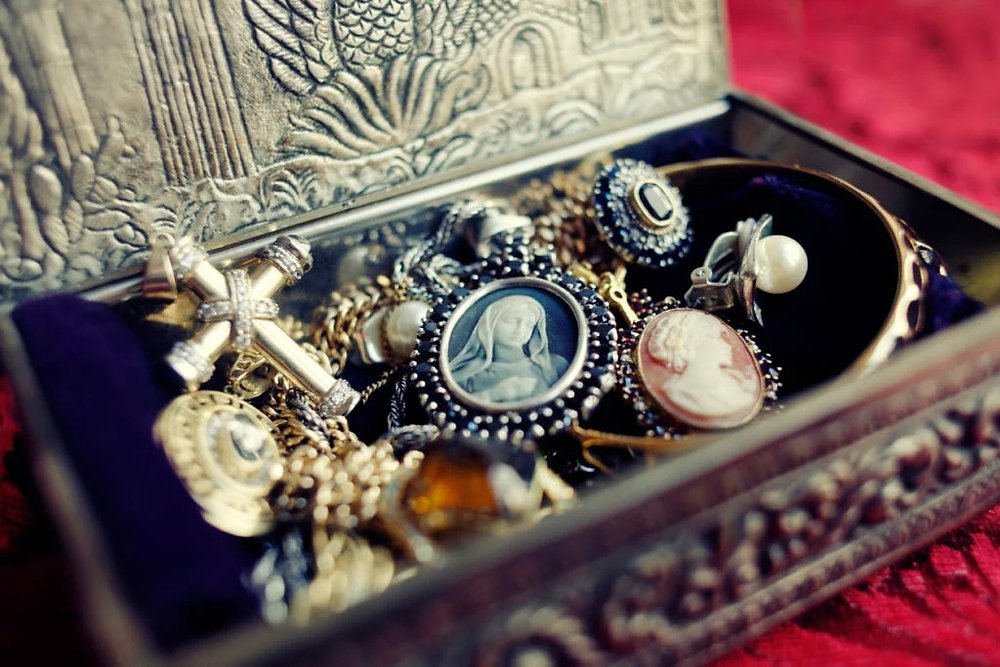Unveiling the Allure of Vintage Jewelry