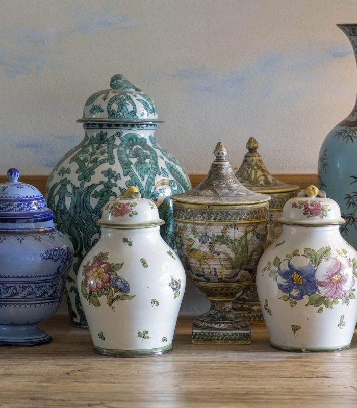 202041-1697x1131-antique-vases.jpg